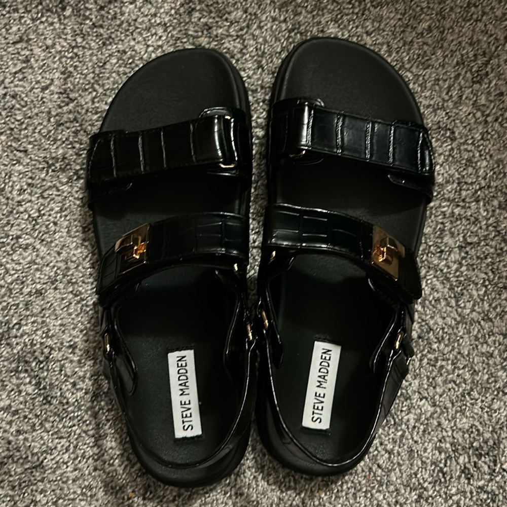 Mona sandal by Steve Madden